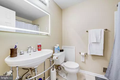 Bath - 14854 Hammersmith Cir, Silver Spring, MD 20906 photo 2 of 4