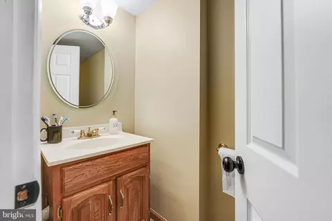 Bath - 14854 Hammersmith Cir, Silver Spring, MD 20906 photo 4 of 4