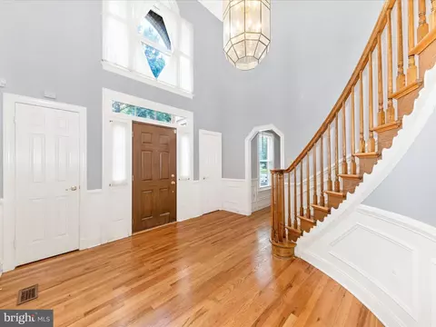 608 Silverstone Ct, Silver Spring, MD 20905 photo 3
