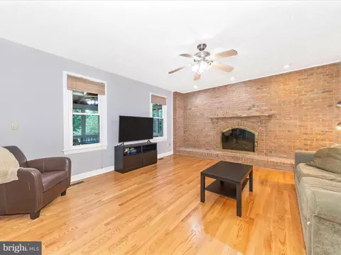 608 Silverstone Ct, Silver Spring, MD 20905 photo 14