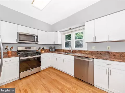 608 Silverstone Ct, Silver Spring, MD 20905 photo 11