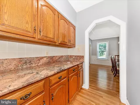 608 Silverstone Ct, Silver Spring, MD 20905 photo 9