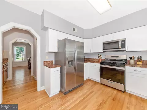 608 Silverstone Ct, Silver Spring, MD 20905 photo 12