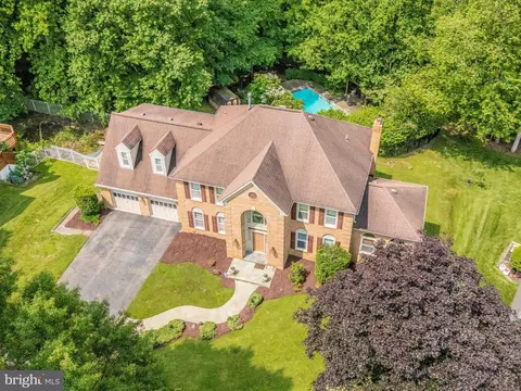608 Silverstone Ct, Silver Spring, MD 20905 photo 2