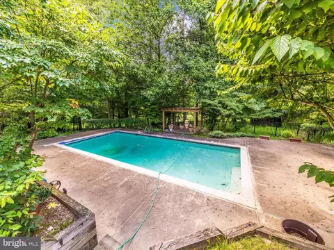 608 Silverstone Ct, Silver Spring, MD 20905 photo 45