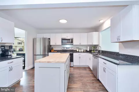 10812 Eberhardt Dr, Gaithersburg, MD 20879 photo 2