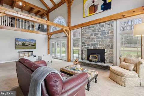 Living - 18600 Barnesville Rd, Barnesville, MD 20838 photo 5 of 6