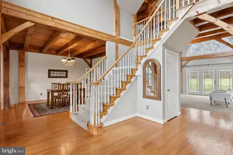 Entry Way - 18600 Barnesville Rd, Barnesville, MD 20838 photo 2 of 9