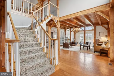 Entry Way - 18600 Barnesville Rd, Barnesville, MD 20838 photo 3 of 9
