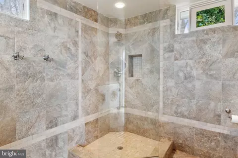 Bath - 18600 Barnesville Rd, Barnesville, MD 20838 photo 10 of 10