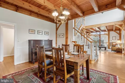 Dining - 18600 Barnesville Rd, Barnesville, MD 20838 photo 2 of 4