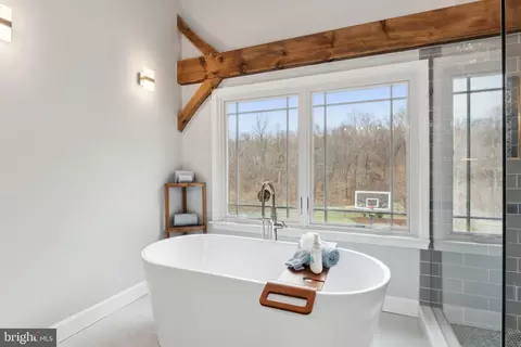 Bath - 18600 Barnesville Rd, Barnesville, MD 20838 photo 3 of 10