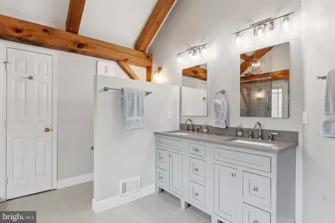 Bath - 18600 Barnesville Rd, Barnesville, MD 20838 photo 4 of 10