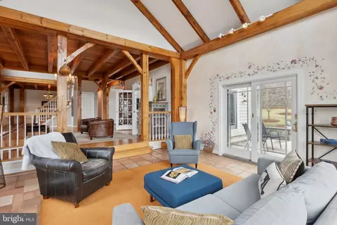 Living - 18600 Barnesville Rd, Barnesville, MD 20838 photo 3 of 6