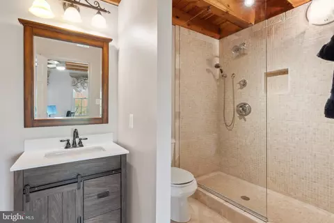 Bath - 18600 Barnesville Rd, Barnesville, MD 20838 photo 5 of 10