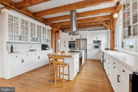 Kitchen - 18600 Barnesville Rd, Barnesville, MD 20838 photo 4 of 4