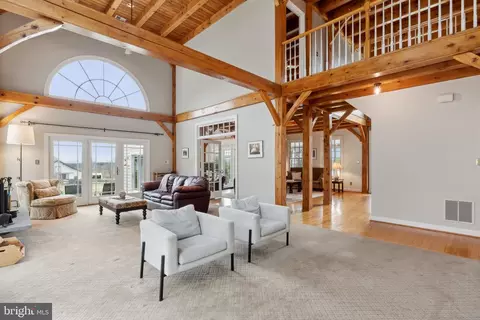 Living - 18600 Barnesville Rd, Barnesville, MD 20838 photo 4 of 6
