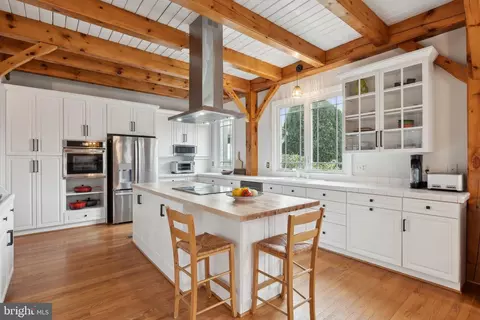 Kitchen - 18600 Barnesville Rd, Barnesville, MD 20838 photo 1 of 4