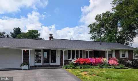7112 Mill Run Dr, Derwood, MD 20855