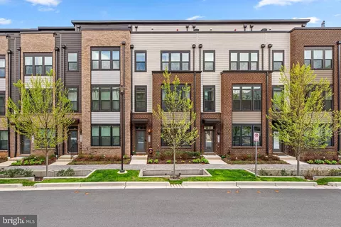 8178 Red Hook St, Rockville, MD 20855