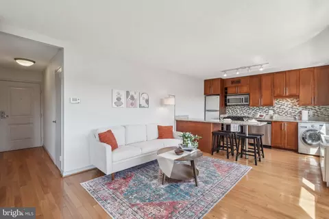 7333 New Hampshire Ave #808 S, Takoma Park, MD 20912