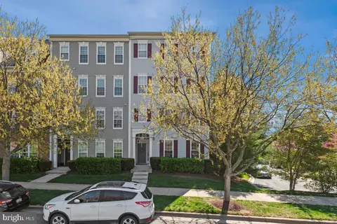 688 Orchard Ridge Dr #100, Gaithersburg, MD 20878