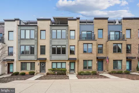 6581 Rock Spring Dr, Bethesda, MD 20817