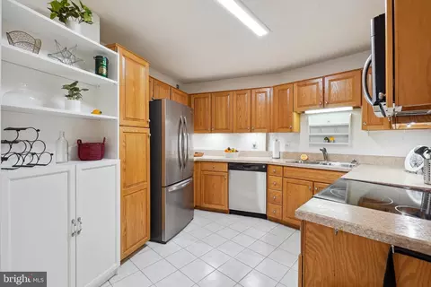 Kitchen - 15100 Interlachen Dr #4-517, Silver Spring, MD 20906 photo 2 of 6