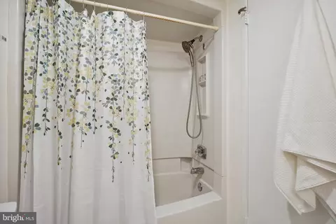 Bath - 15100 Interlachen Dr #4-517, Silver Spring, MD 20906 photo 2 of 4