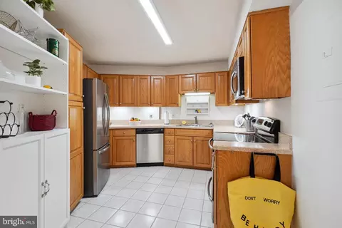 Kitchen - 15100 Interlachen Dr #4-517, Silver Spring, MD 20906 photo 6 of 6