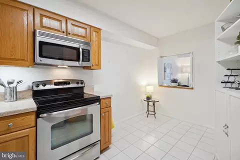 Kitchen - 15100 Interlachen Dr #4-517, Silver Spring, MD 20906 photo 3 of 6