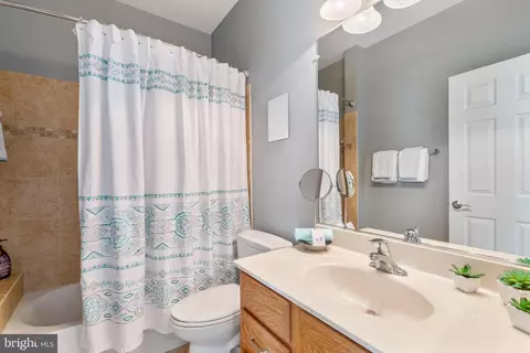 Bath - 18004 Bliss Dr, Poolesville, MD 20837 photo 3 of 5
