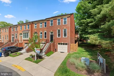 1301 Templeton Pl, Rockville, MD 20852