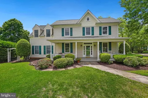 2612 Northrup Dr, Rockville, MD 20850