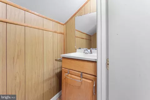 Bath - 9707 Braddock Rd, Silver Spring, MD 20903 photo 2 of 3