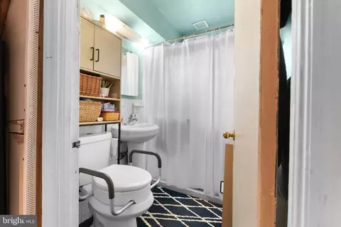 Bath - 9707 Braddock Rd, Silver Spring, MD 20903 photo 1 of 3