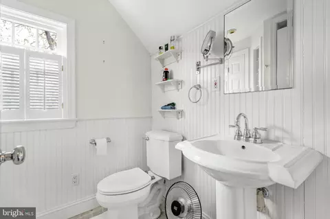 Bath - 9505 Riley Rd, Silver Spring, MD 20910 photo 2 of 3