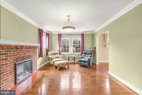 Living - 9505 Riley Rd, Silver Spring, MD 20910 photo 4 of 4