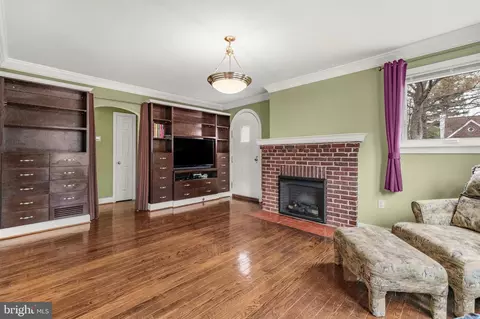 Living - 9505 Riley Rd, Silver Spring, MD 20910 photo 1 of 4