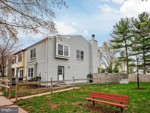 17422 Hoskinson Rd, Poolesville, MD 20837