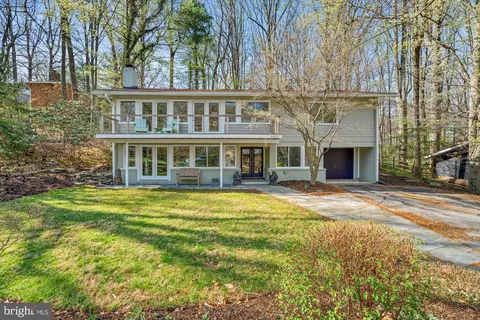 8404 Peck Pl, Bethesda, MD 20817