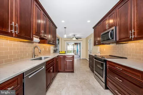 Kitchen - 19816 Spurrier Ave, Poolesville, MD 20837 photo 2 of 4