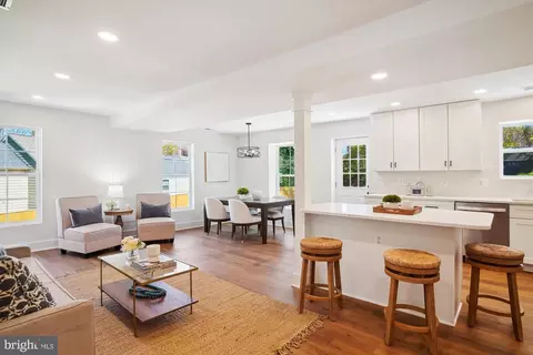 10723 Shaftsbury St, Kensington, MD 20895