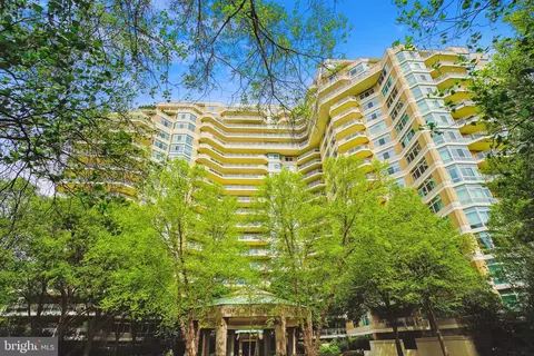 5600 Wisconsin Ave #1-302, Chevy Chase, MD 20815