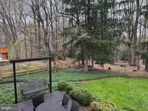 Exterior - 10601 Meadowhill Rd, Silver Spring, MD 20901 photo 5 of 5