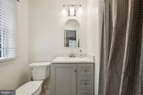 Bath - 10601 Meadowhill Rd, Silver Spring, MD 20901 photo 1 of 3