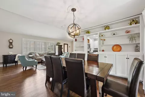 Dining - 10601 Meadowhill Rd, Silver Spring, MD 20901 photo 2 of 2