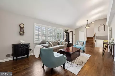 Entry Way - 10601 Meadowhill Rd, Silver Spring, MD 20901 photo 2 of 3