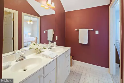 Bath - 16617 Harbour Town Dr, Ashton, MD 20861 photo 7 of 9