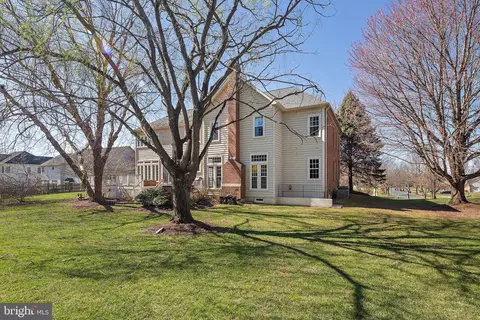 Exterior - 16617 Harbour Town Dr, Ashton, MD 20861 photo 16 of 19
